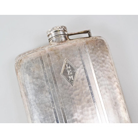 Фляжка "Серебро". Белый металл, чеканка. Великобритания, R. Wallace & Sons, конец 1898 год