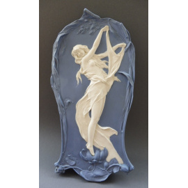 Декоративный настенный рельеф "Девушка-цветок" в стиле модерн (арт нуво). Фарфор, бисквит. Богемия, начало XX века