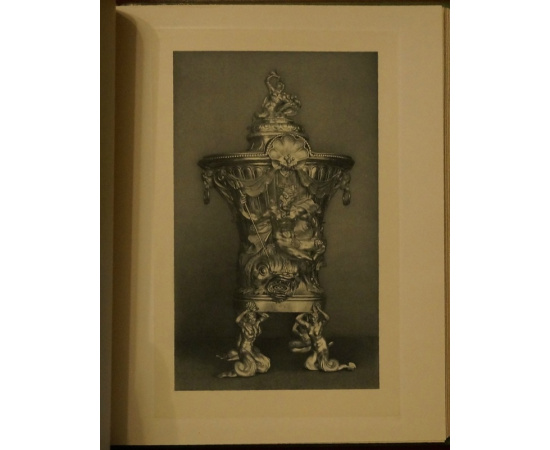 Описи серебра Двора Его Императорского Величества. В двух томах: Том I: Общее введение Барона А.Е. Фелькерзама. С приложением 58 таблиц.  То