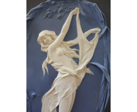 Декоративный настенный рельеф "Девушка-цветок" в стиле модерн (арт нуво). Фарфор, бисквит. Богемия, начало XX века