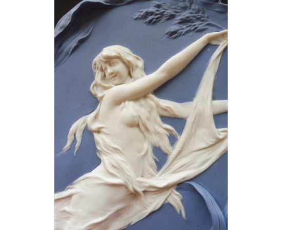 Декоративный настенный рельеф "Девушка-цветок" в стиле модерн (арт нуво). Фарфор, бисквит. Богемия, начало XX века