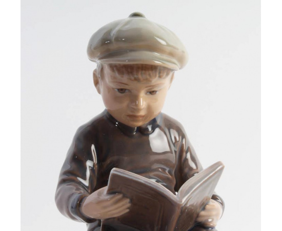 Статуэтка ЧИТАЮЩИЙ МАЛЬЧИК. Фарфор, роспись. Дания, Dahl Jensen DJ Copenhagen Denmark, около 1935 года