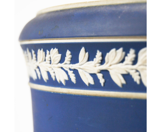 Кашпо William Adams & Sons. Яшмовый фарфор (джаспер). Великобритания, William Adams & Sons, Tunstall, 1896-1910 гг